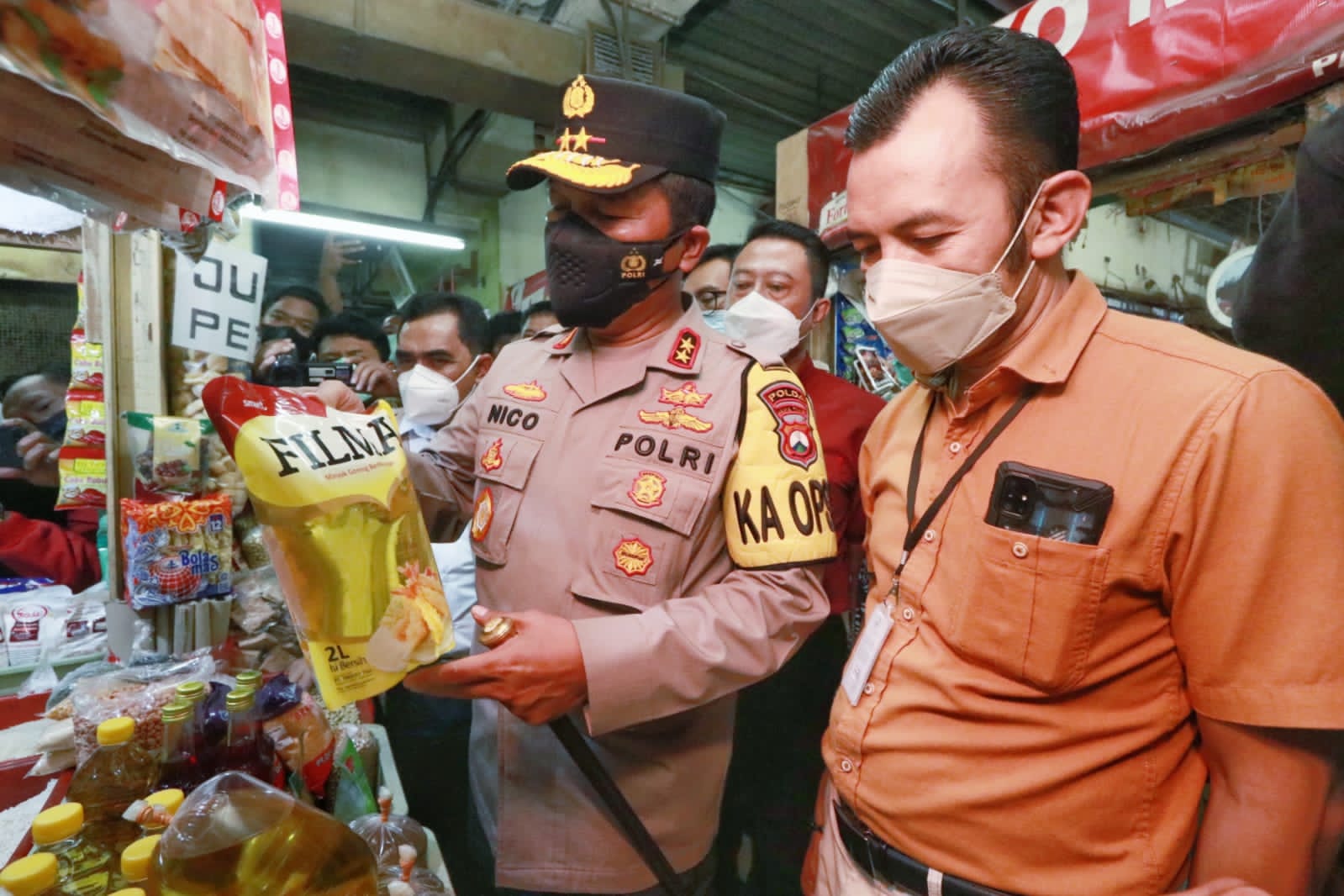 Kapolda Jatim, Forkopimda dan Satgas Pangan Cek Ketersediaan Minyak Goreng Curah di Wonokromo
