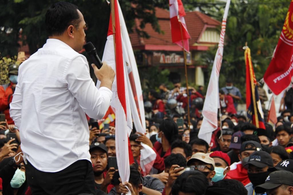 Aksi Demo Mahasiswa Cipayung Plus Surabaya Berjalan Dengan Aman dan Ditutup Dengan Buka Puasa Bersama di Depang Gedung DPRD Jatim