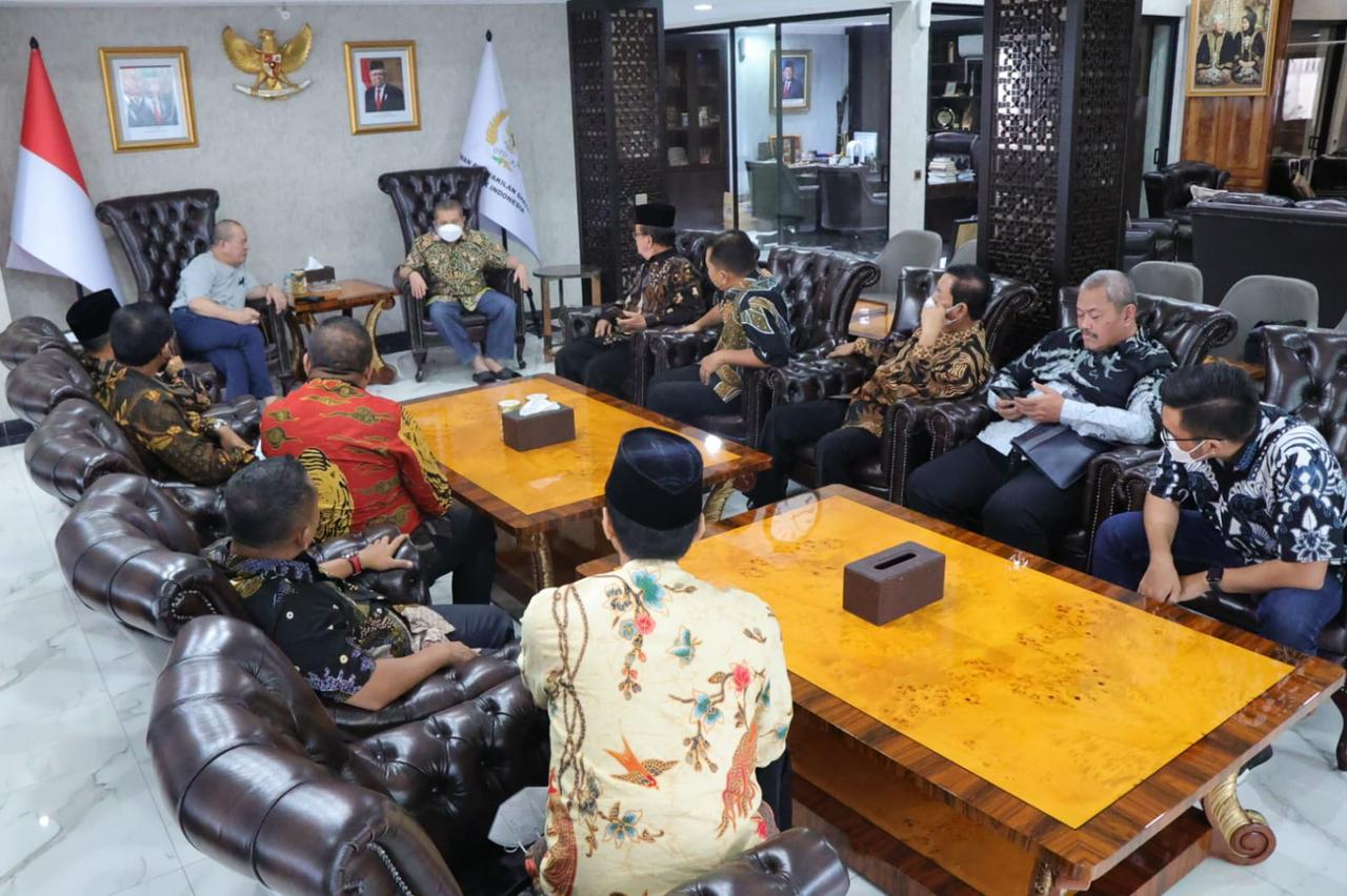 Temui Ketua DPD RI, PSHT Laporkan Perkembangan Kegiatan 1 Abad