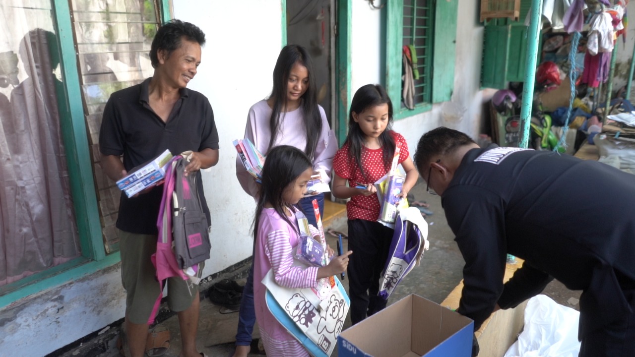 Sinergi Bersama Media,Polisi Peduli di Kota Probolinggo Memberi Bantuan Anak Sang Pengayuh Becak