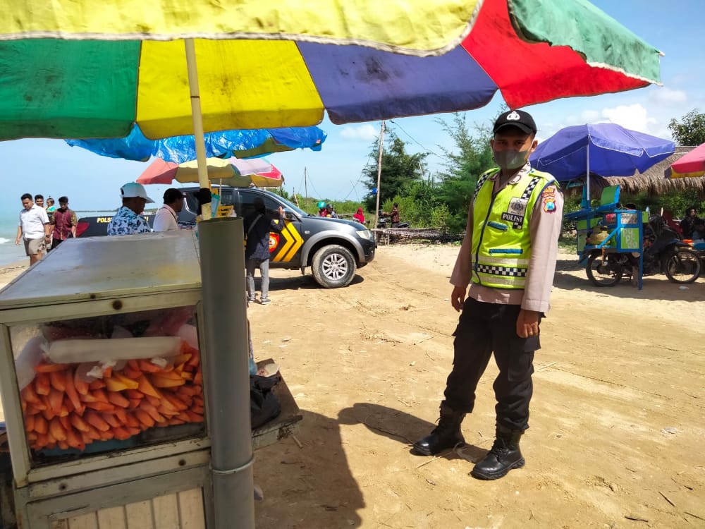 Polisi Tinjau Sejumlah Pesisir Pantai di Pamekasan, Himbau Masyarakat Antisipasi Banjir Rob