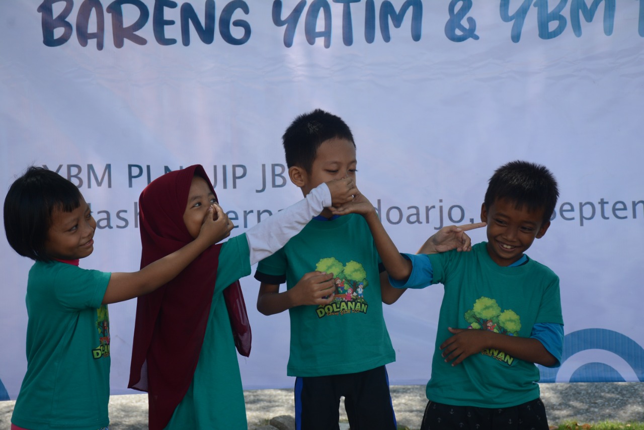 "Dolanan Bareng Anak Yatim" Wadah Berbagi YBM PLN