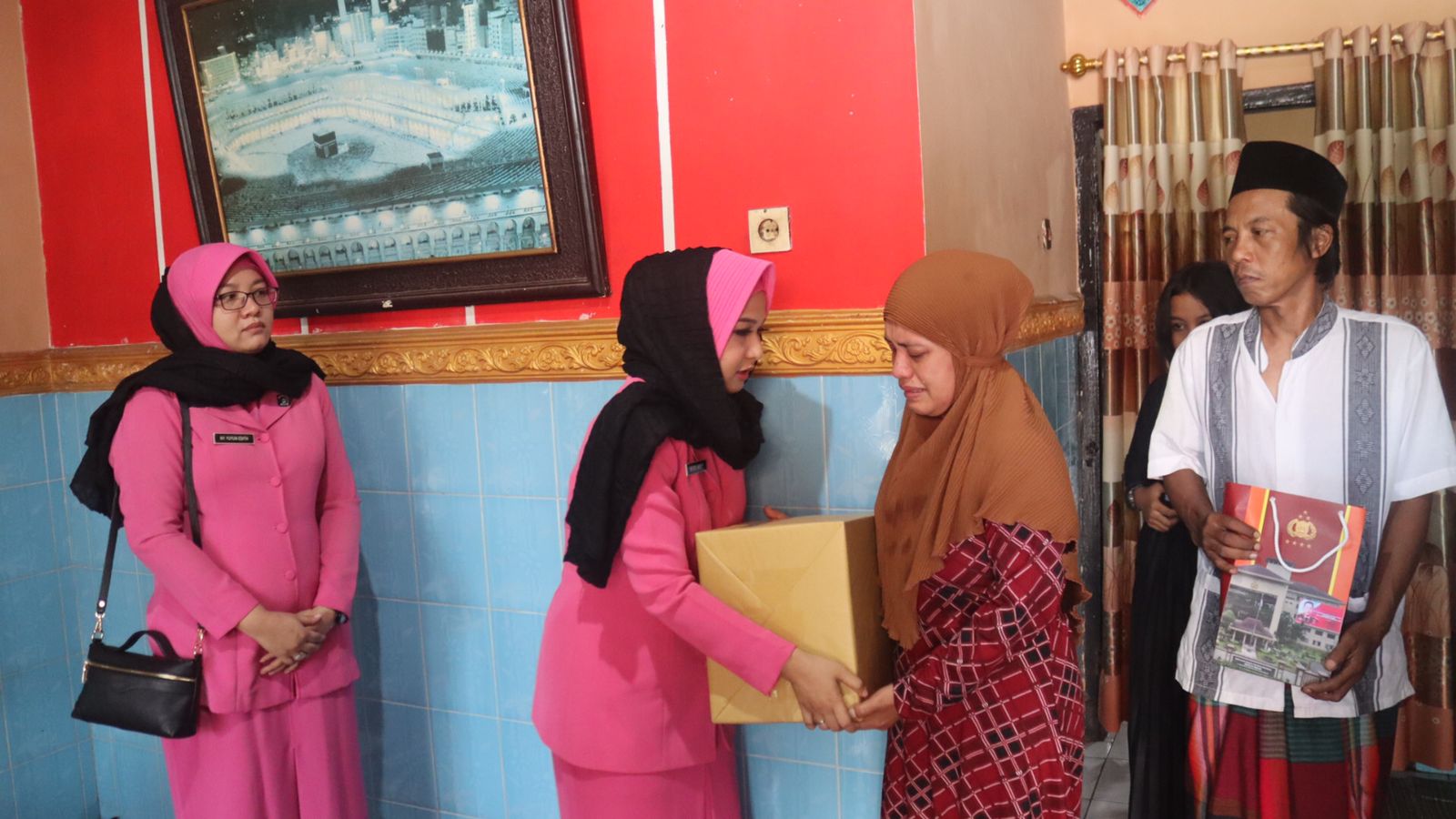 Kunjungi Keluarga Korban Tragedi Kanjuruhan, Polres Pasuruan Berikan Santunan dari Kapolda Jatim
