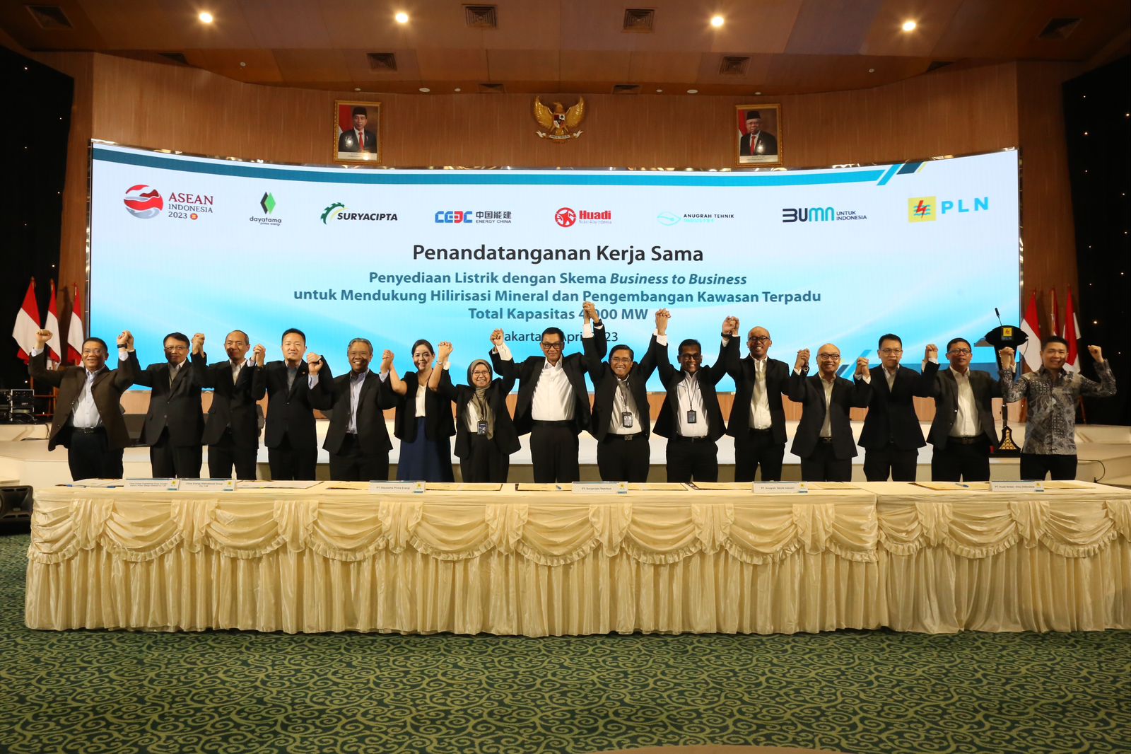Dukung Hilirisasi Industri, PLN Ajak 5 Mitra Strategis Bangun Kelistrikan Berbasis EBT