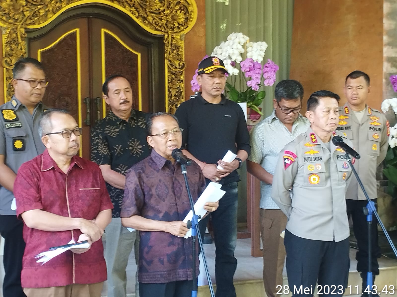 JAGA NAMA BAIK DAN CITRA PARIWISATA, GUBERNUR BALI SIKAPI PERILAKU WISATAWAN TIDAK PANTAS