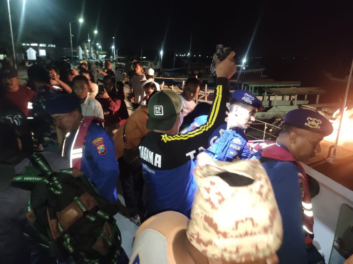 Tim SAR Gabungan Satpolairud Polres Situbondo Berhasil Selamatkan 3 ABK KLM Tunas Abadi