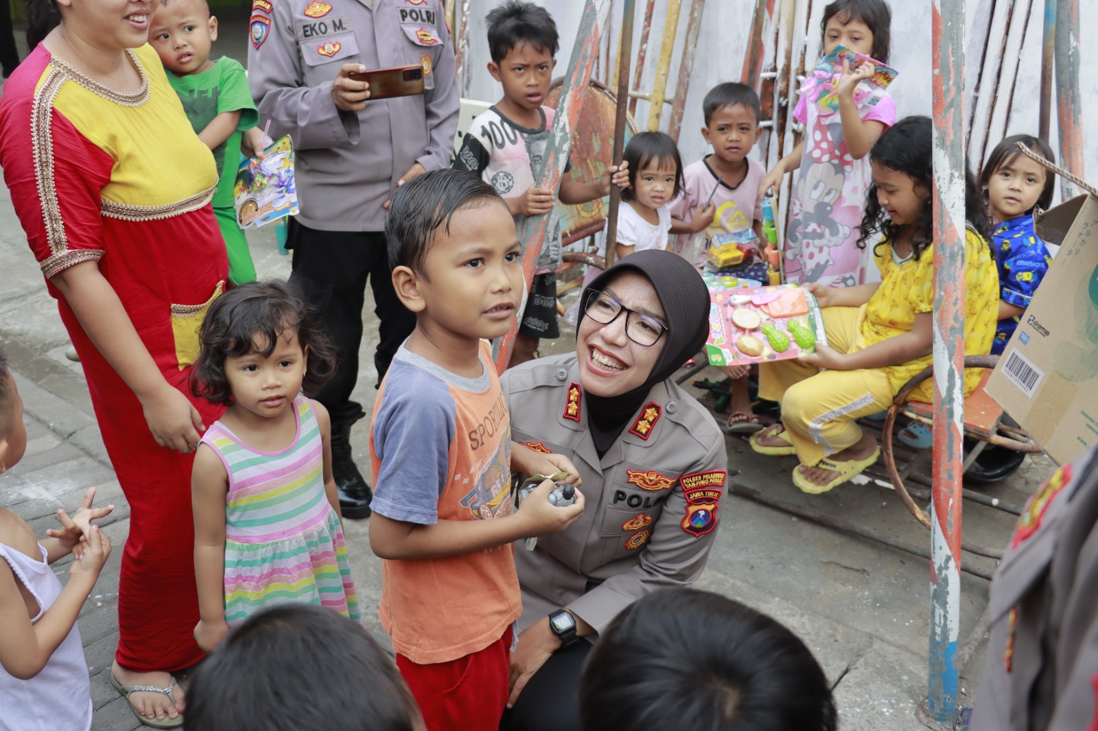 Jumat Curhat, Kapolres Pelabuhan Tanjung Perak Ganyeng Bersama Anak-Anak Pabean Cantikan
