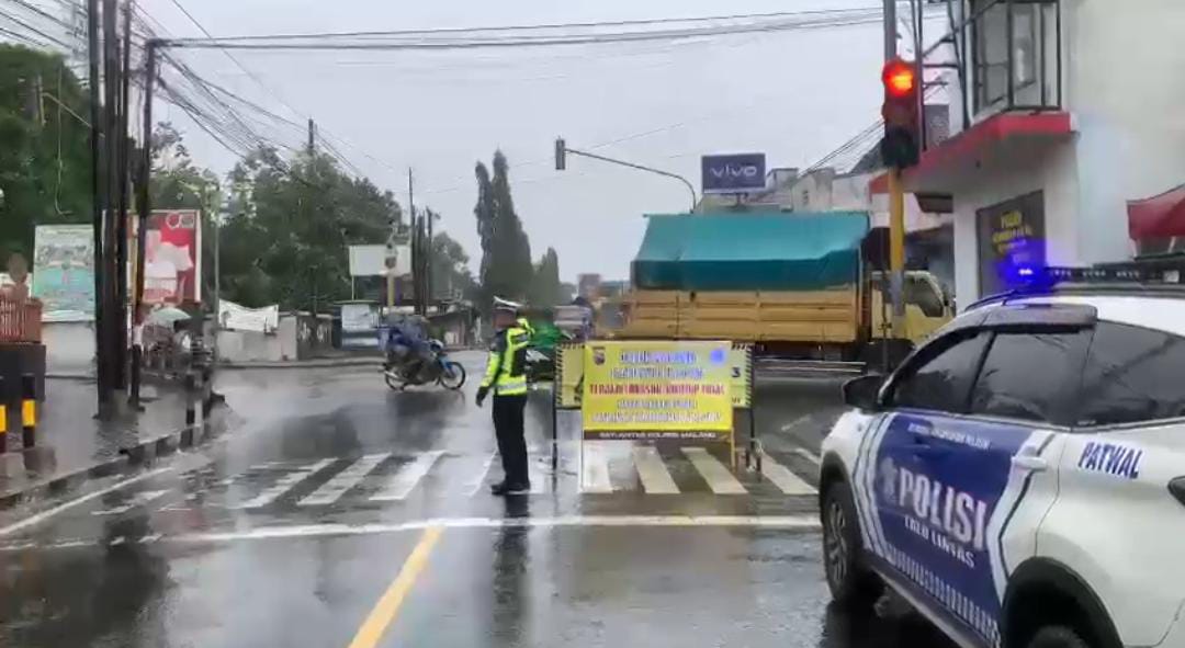 Polres Malang Terapkan Pengalihan Arus Lalu Lintas Hindari Longsor Jalur Pronojiwo - Lumajang