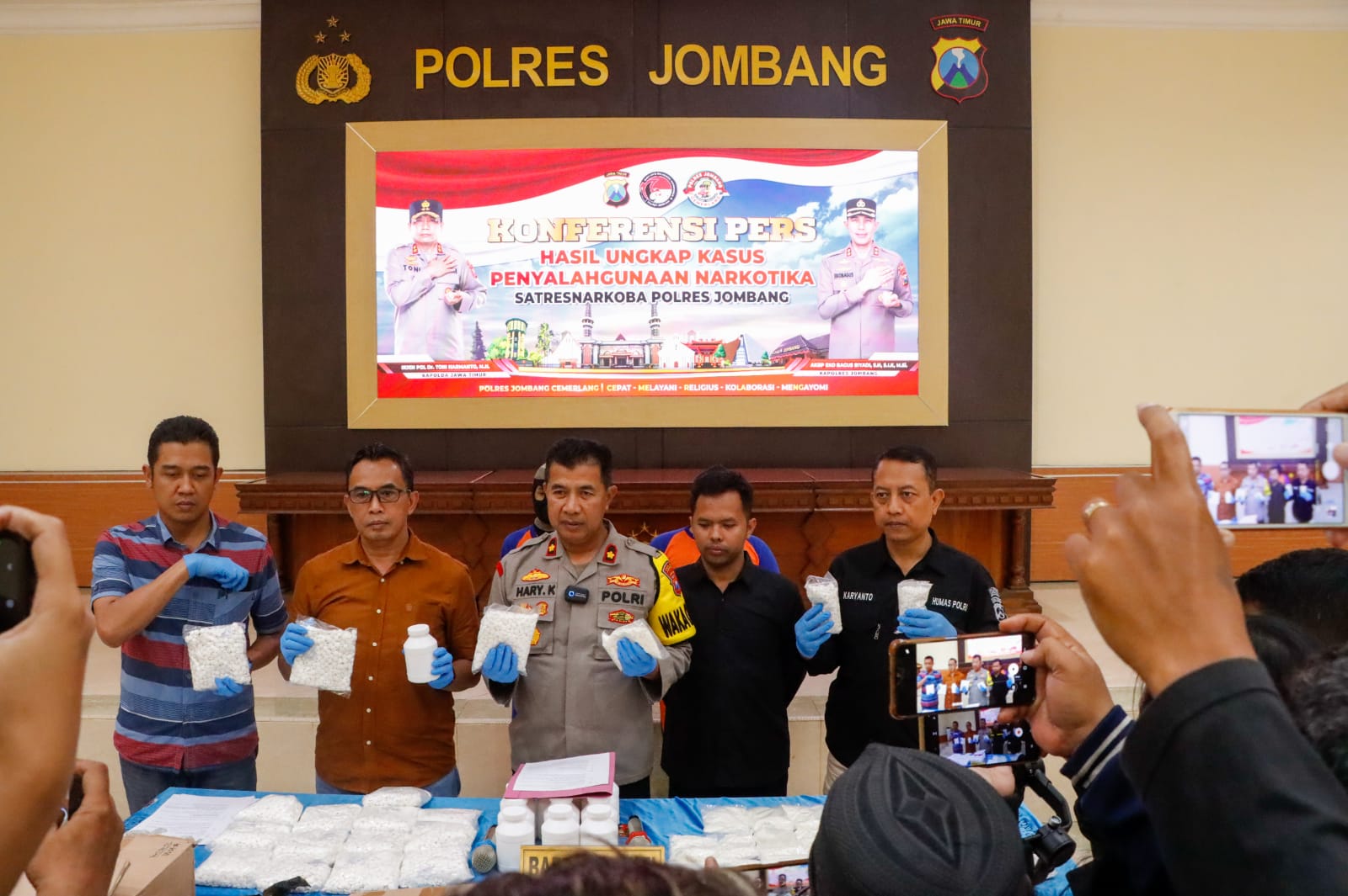 Polres Jombang Berhasil Sita Jutaan Pil Koplo dari Dua Tersangka Pengedar Narkoba