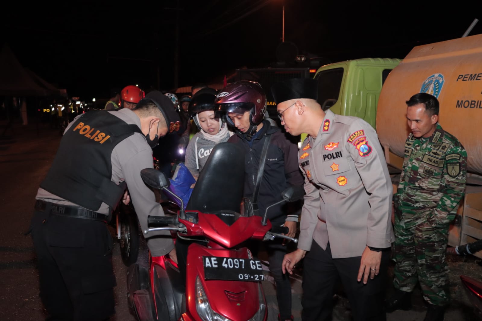 Kapolres Ponorogo Pimpin Penyekatan di Perbatasan, Suran Agung Berlangsung Kondusif