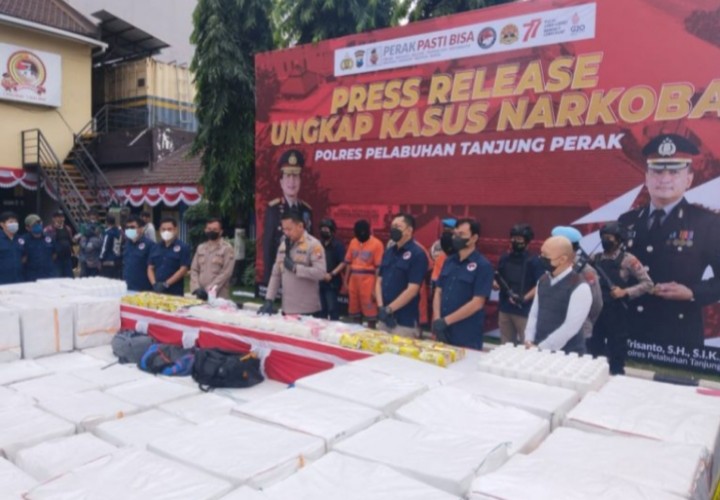 Kado Istimewa !!! Polisi Sita 36,276 Kg Sabu dan 11.509.000 Pil Koplo Dari Tiga Pengedar
