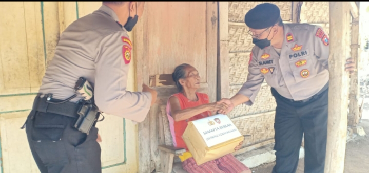 Samapta Berkah Polres Ponorogo, Bagikan Puluhan Paket Sembako Kepada Lansia